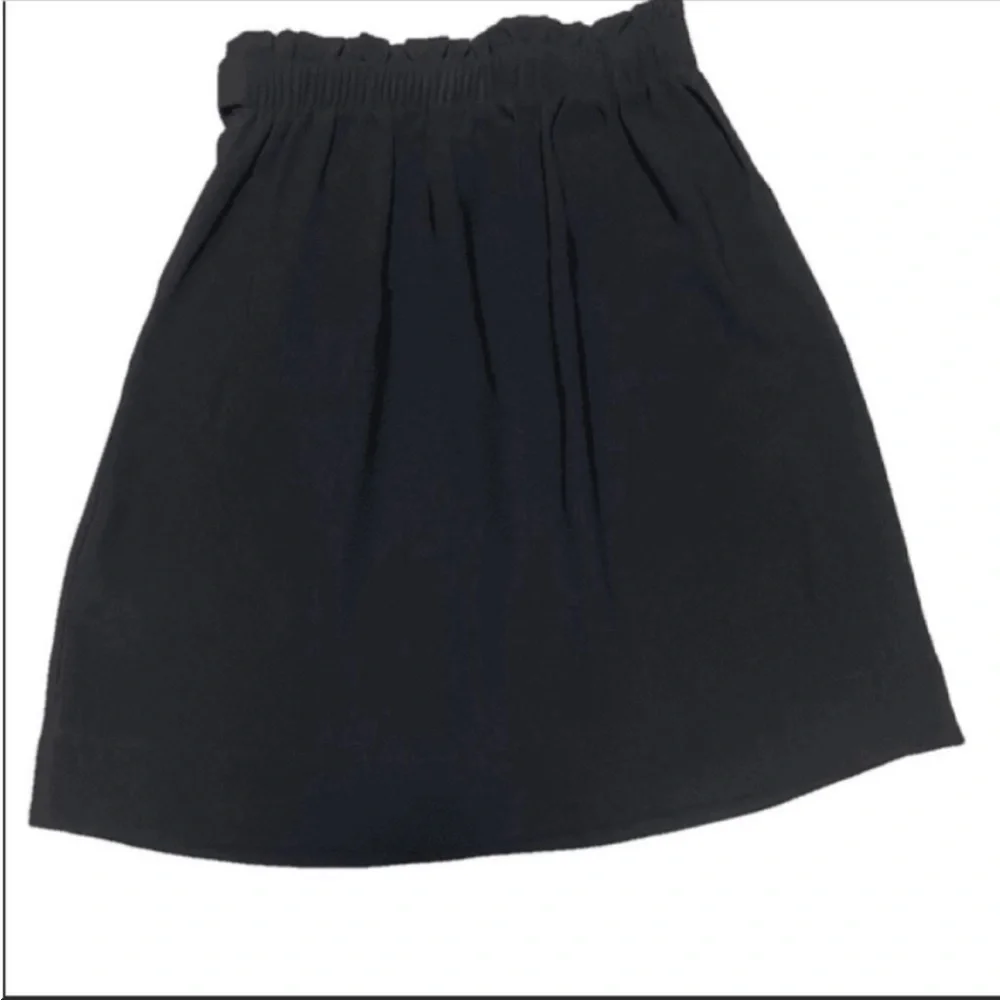 NWT H&M A-line black belted elastic waist pull on skirt with pockets. Size 6